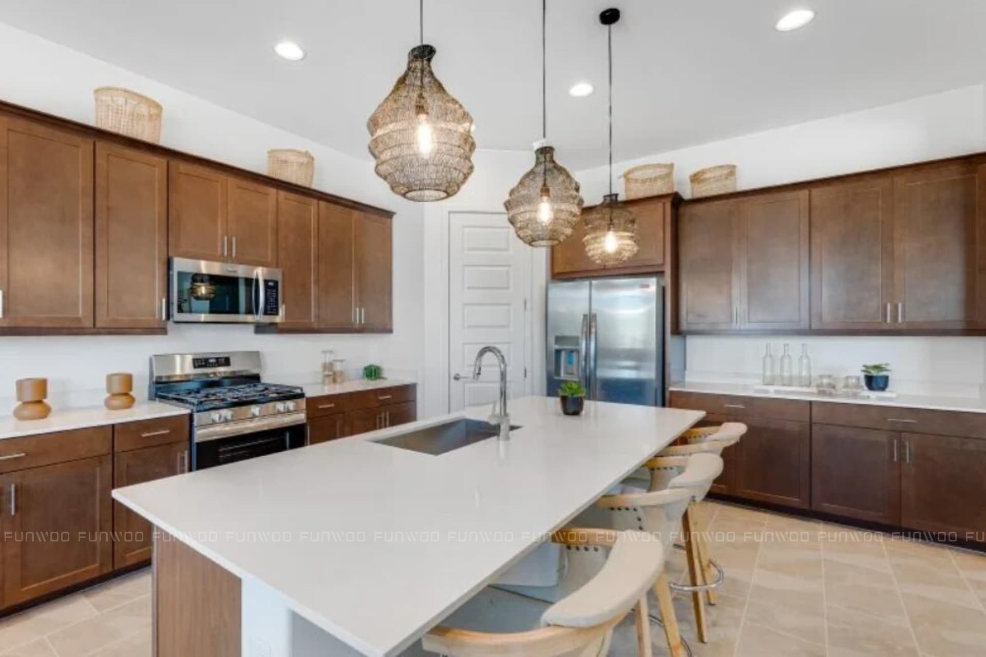 https://cdn.funwoo.com.tw/listing/building/b39bec35-7fbb-4b3f-9408-8d829cba7834